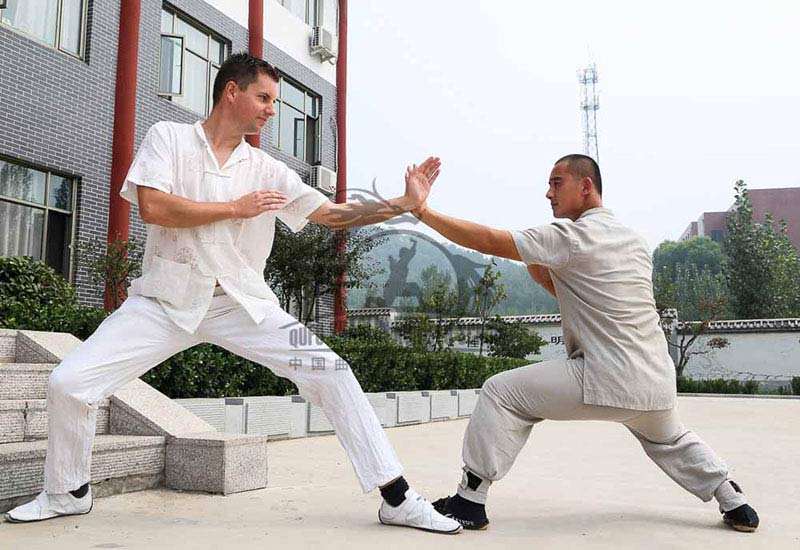 Fighting against kunfu master