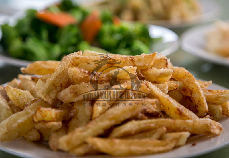 fries potatoes