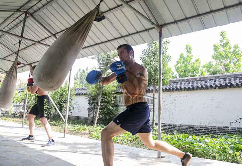 kickboxing Sanda sand bag