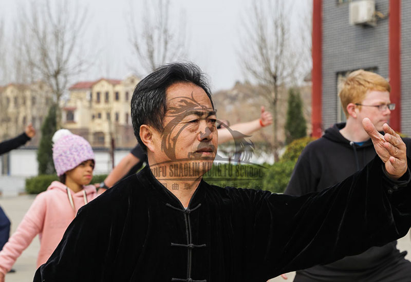 taiji master teaching Tai Chi