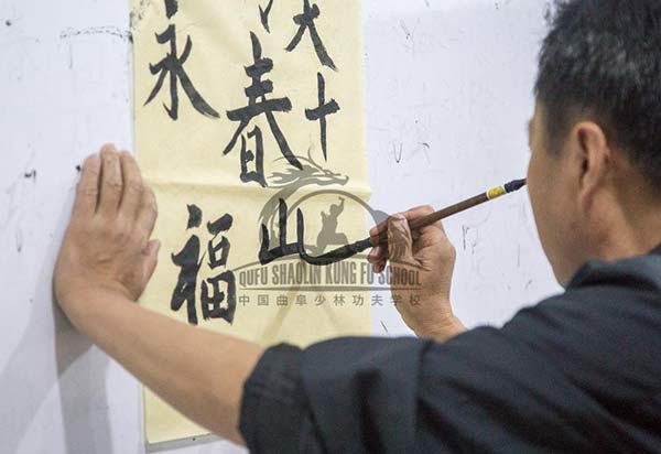Master Liu writing calligraphy